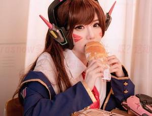 sally dorasnow多啦雪白兔女郎照片，哎？这动作我见过，在哪呢？